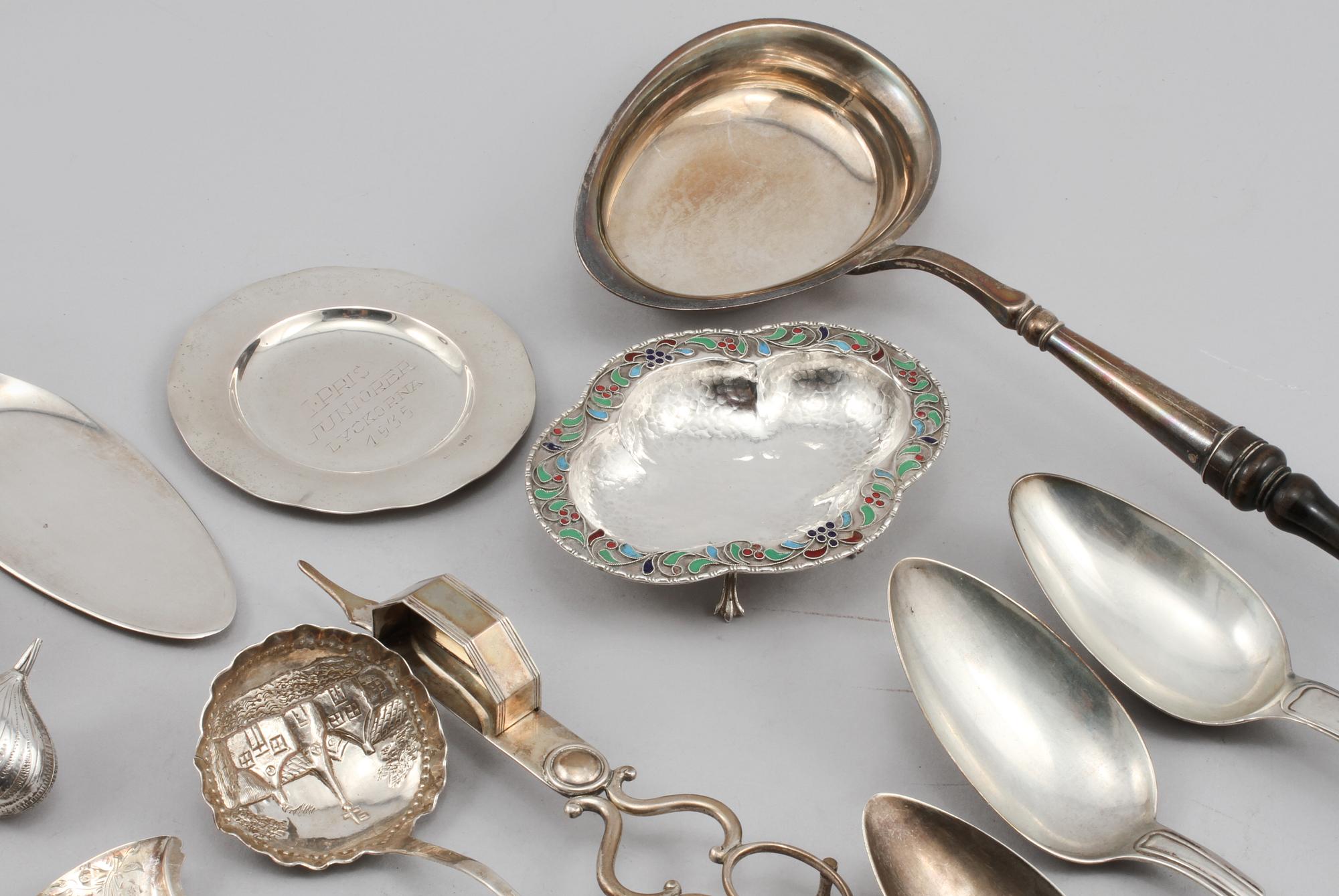 PARTI SILVER, 19 delar, mestadels Sverige, 1800- och 1900-tal, total vikt ca 700 g.