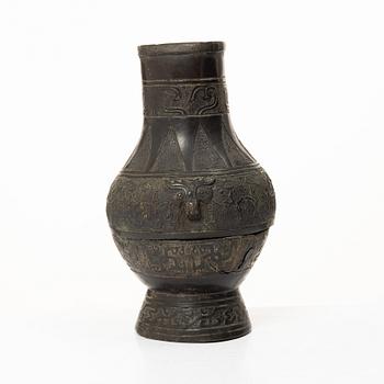 A bronze vase, late Ming dynasty, 17th century.