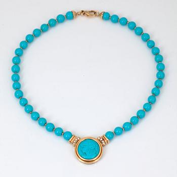 COLLIER med briljantslipade diamanter, snidad turkos samt turkoskulor.