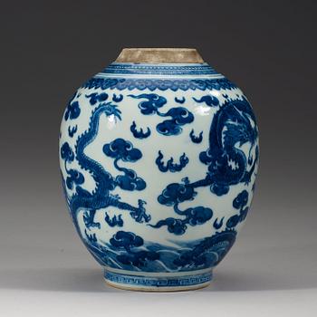 URNA, porslin. Qingdynastin, Qianlong (1736-95).