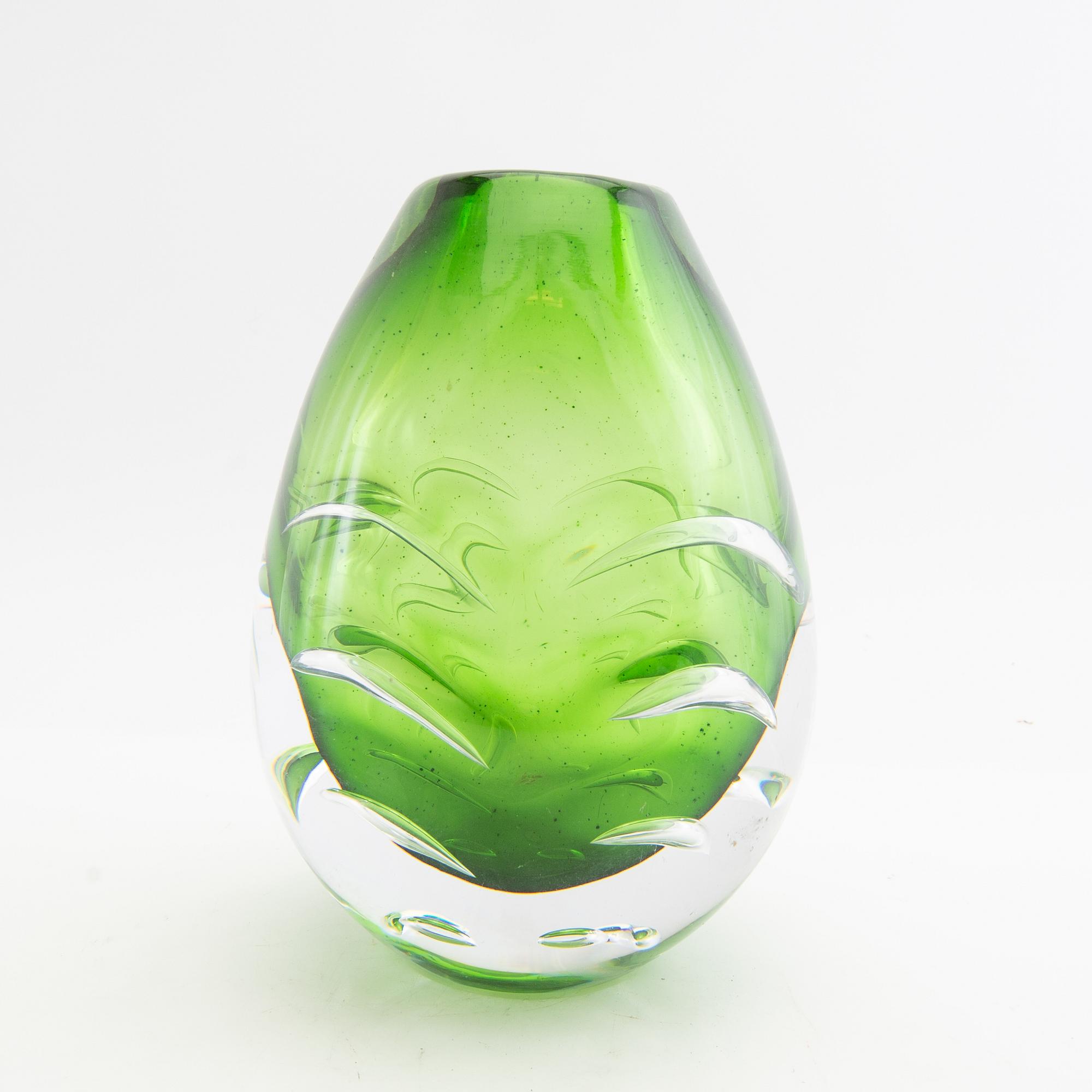 Lars Hellsten, a vase.