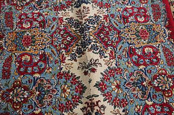 A carpet, semi-antique Kerman Laver, ca 315 x 235 cm.