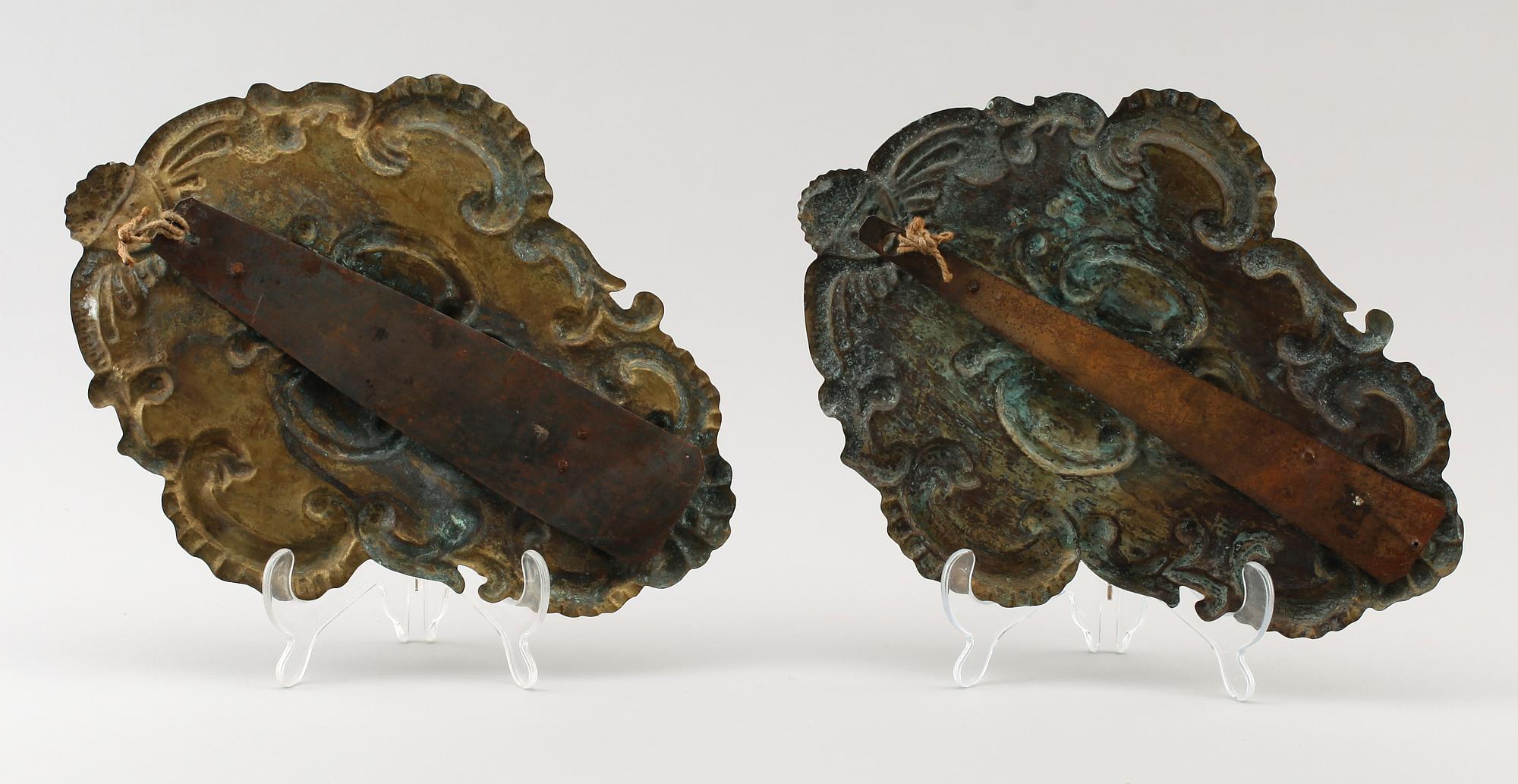 VÄGGPLÅTAR, ett par, mässing, barock, 1700-tal.