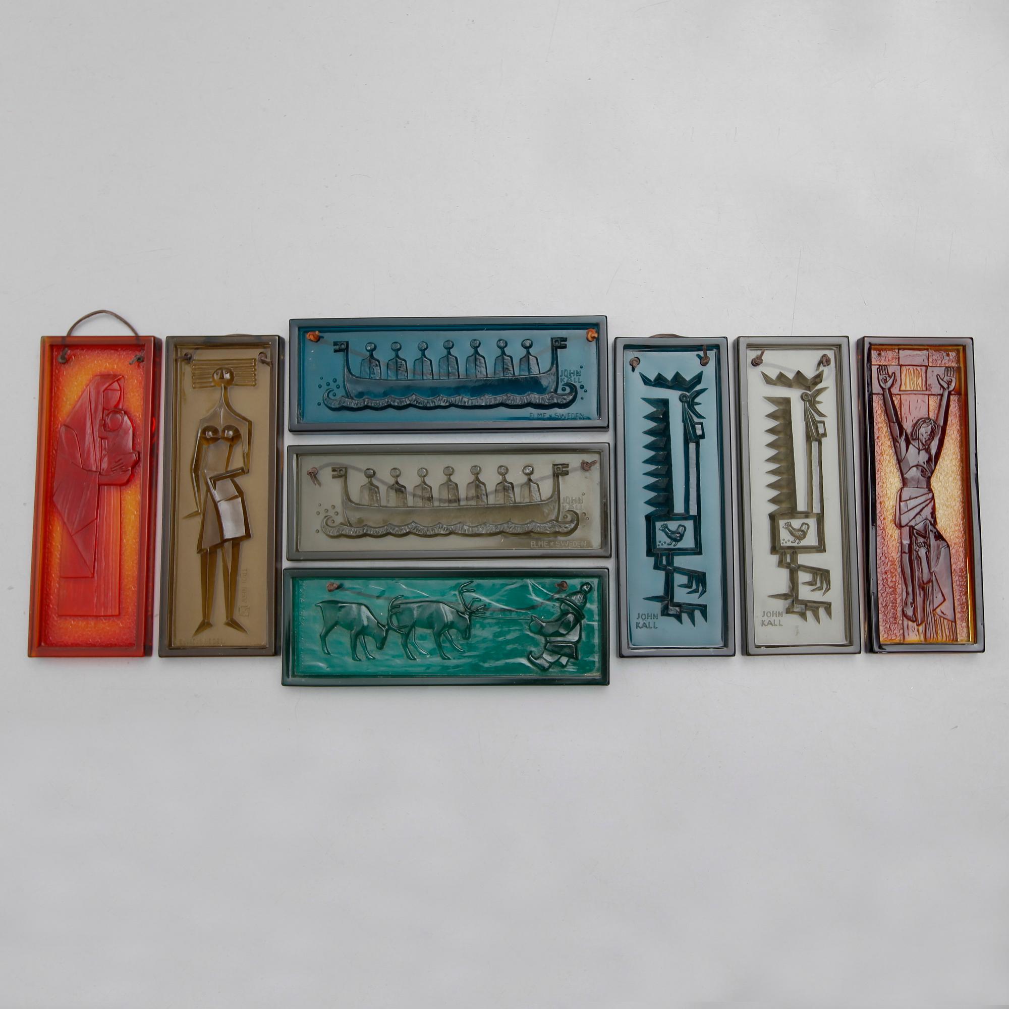 GLASRELIEFER, 8 st, glas, bla Mona Frisk, Elme Glasbruk, 1900-talets andra hälft.