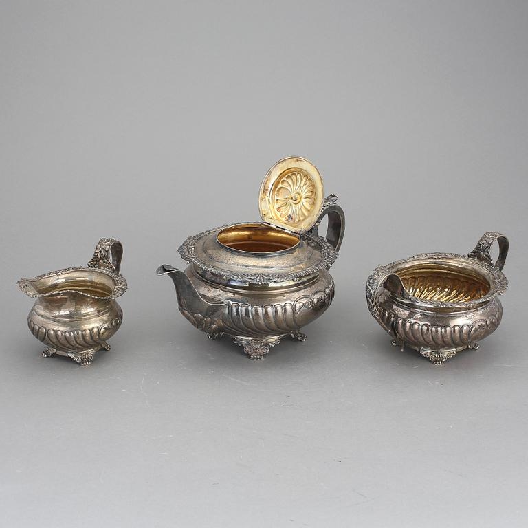 TESERVIS, 3 delar, silver, John & Henry Lias, London, 1819. Total vikt ca 1308 gram.