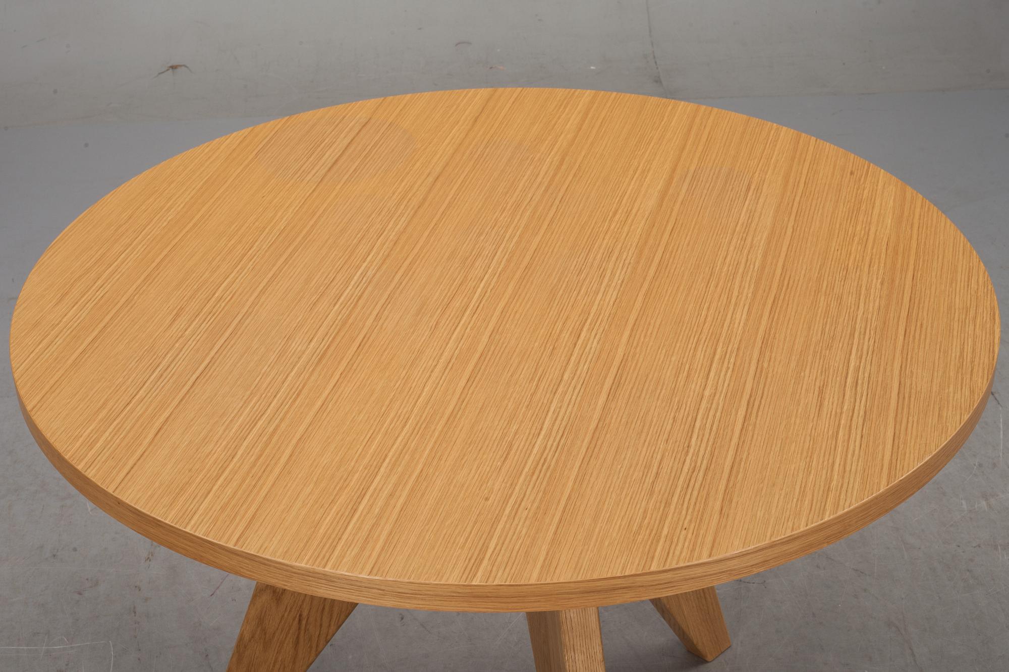 BORD, "Guéridon", Jean Prouvé, Vitra.