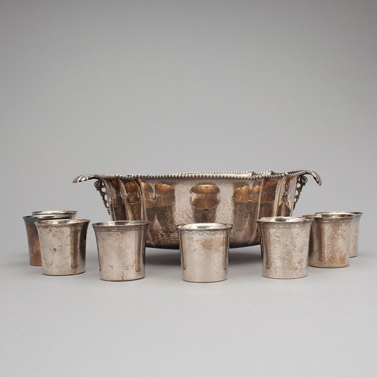 JARDINJÄR samt BÄGARE, 8 st, silver Bl a. CG Hallberg Stockholm 1946. Total vikt 542 gr.