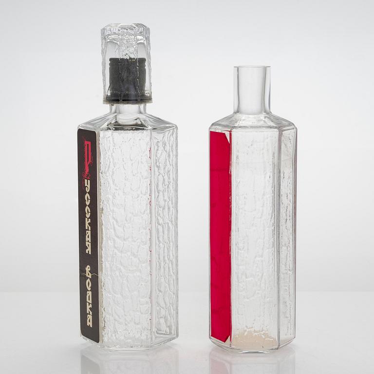 Timo Sarpaneva, prototyper, flaskor 4 st och snapsglas, 6 st, tillverkade Karhula/ Iittala glasbruk 1976.