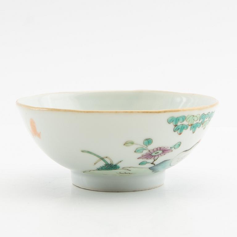 A small Chinese bowl, late Qing dynasty/early 20th century.