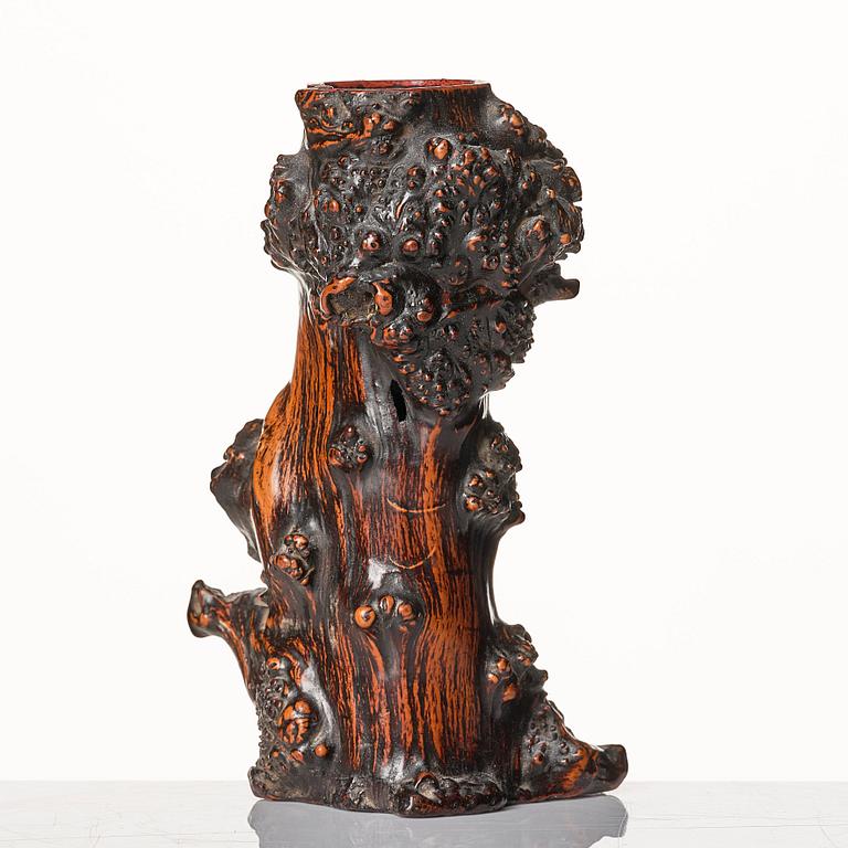 A root brush pot, Qing dynasty.