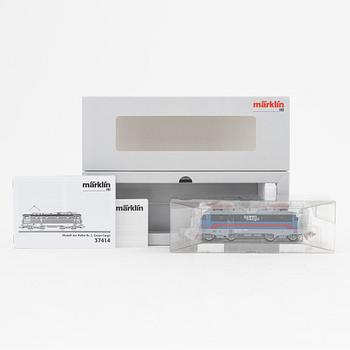 Märklin, an electrical locomotive and 9 passenger cars, gauge H0, i boxes.