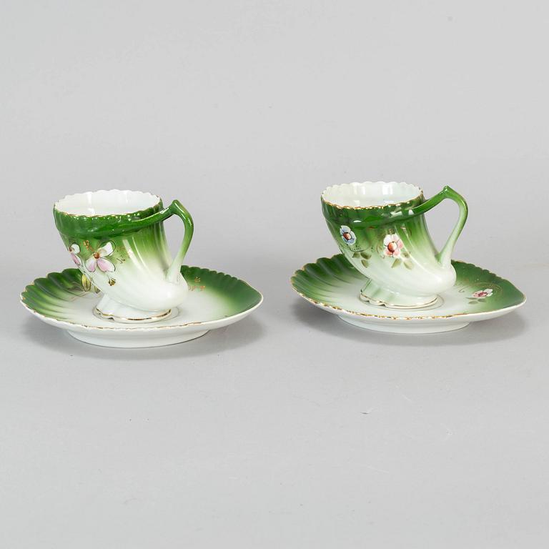 A pair of Russian porcelain cups and saucers, Kuznetsov, circa 1900.