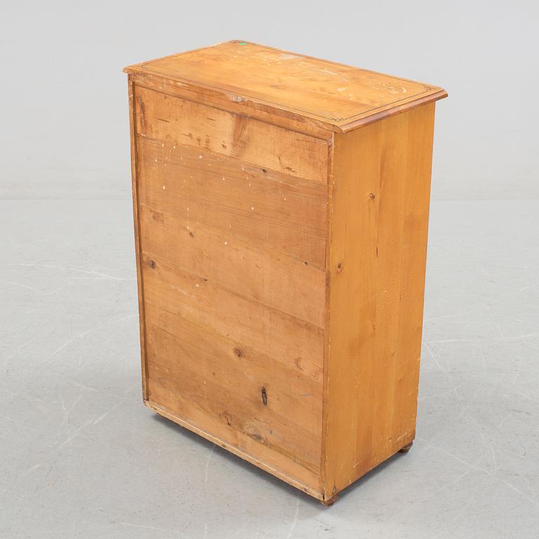 An early 20th century children's chest of drawers, produced by Gemla FAB, Diö, Sweden.