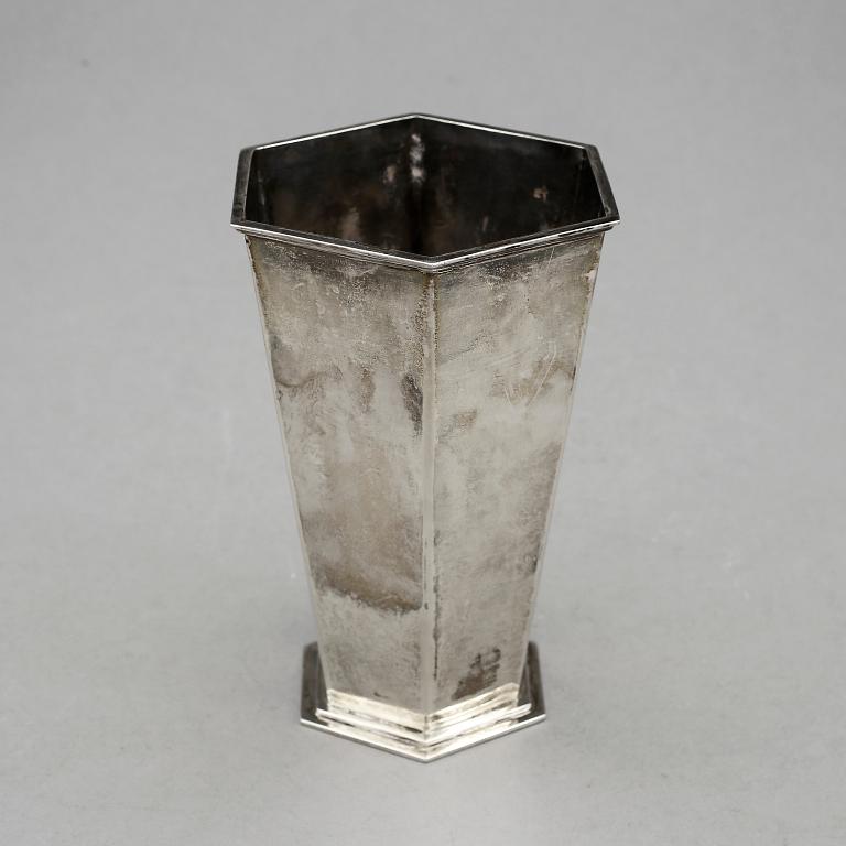 VAS, silver, J L Hultman AB, Stockholm,  1945. Vikt ca 250g.