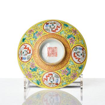 A pair of yellow ground 'medallion' bowls with covers, Qing dynasty with Daoguang mark.