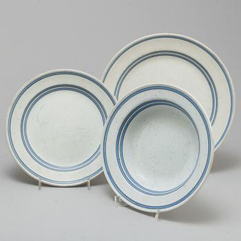 STIG LINDBERG, a part 'Dart' coffee and dinner stoneware service, from Gustavsberg, 1970/80s (34 pieces).