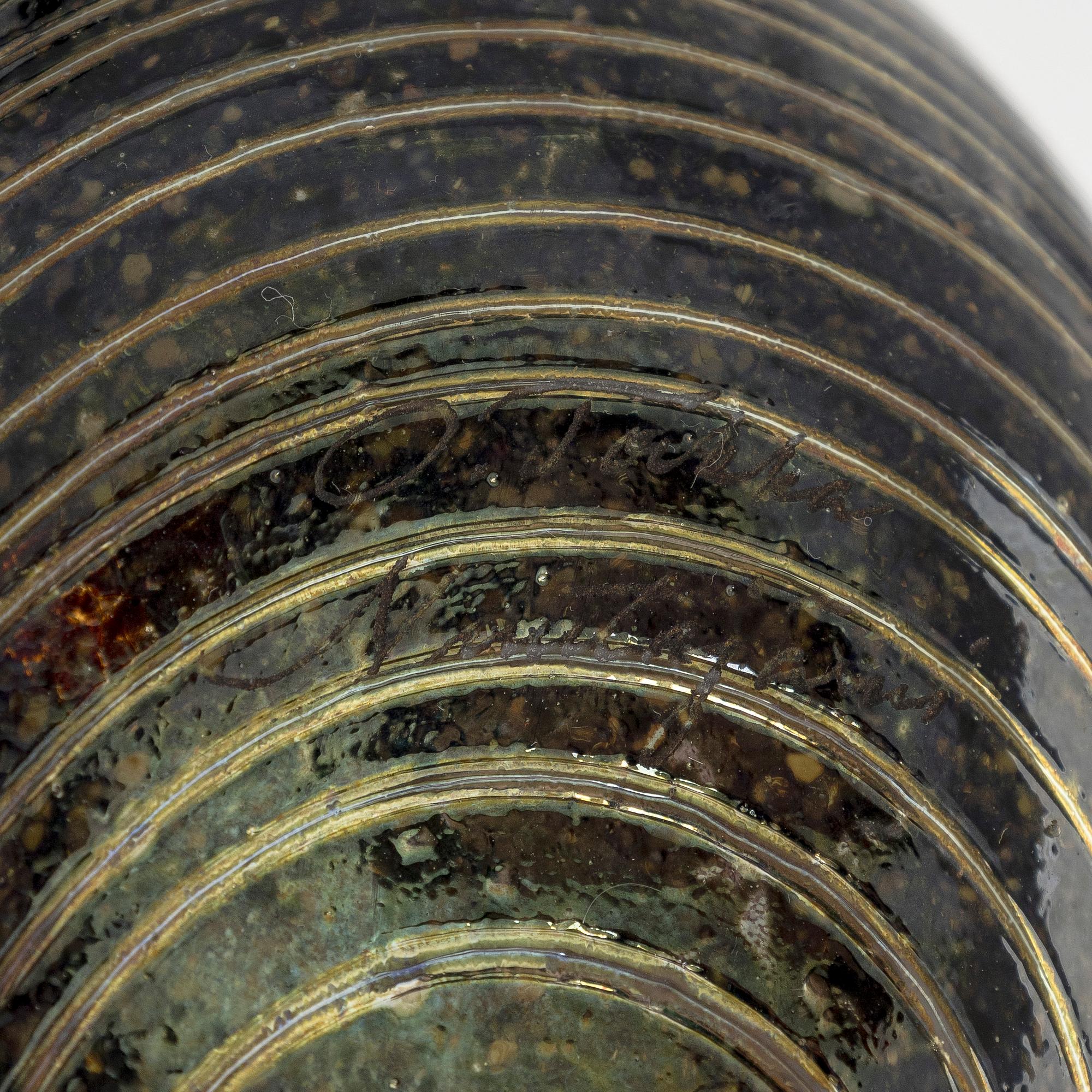 Oiva Toikka, Two glass birds, signed O. Toikka Nuutajärvi.