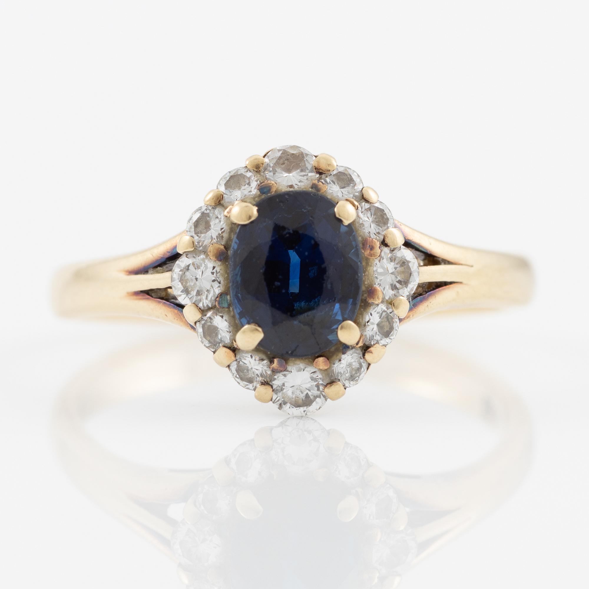 Ring, carved, 14K gold with sapphire and brilliant-cut diamonds.