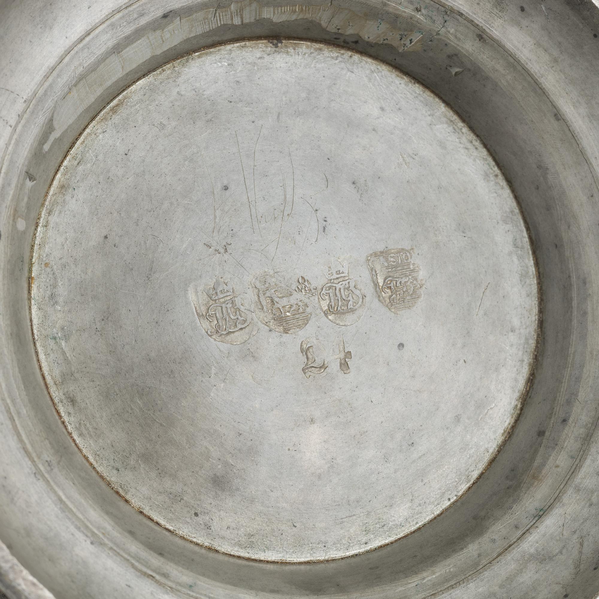 A Swedish 19th century pewter tureen, mark of Johan Fredrik Gellerstedt, Härnösand 1834.