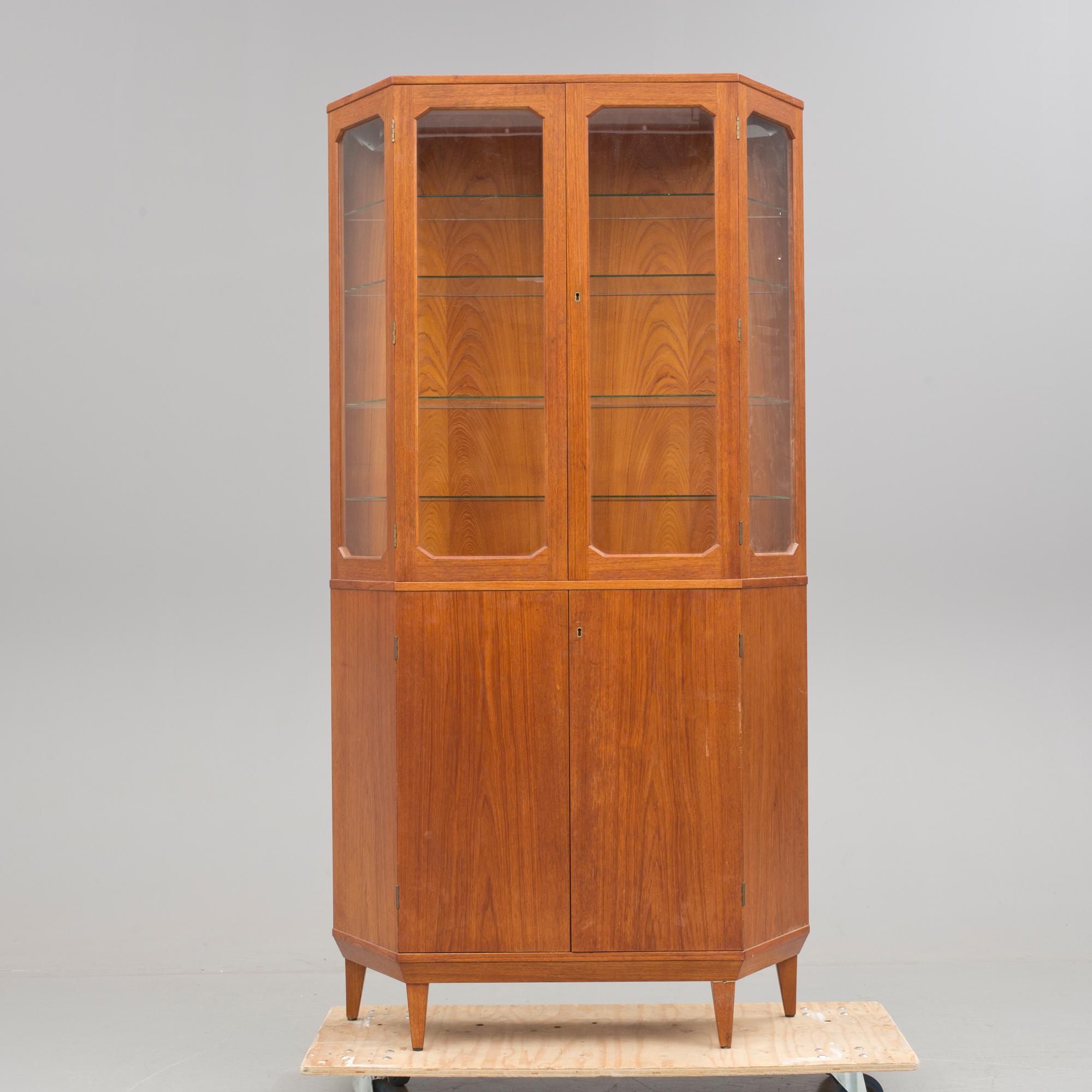 VITRINSKÅP, teak, 1960-/70-tal.