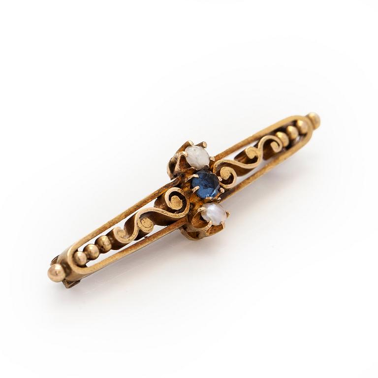 Brooch, mabe pearls, blue glass, 14K (56) gold. St Petersburg.