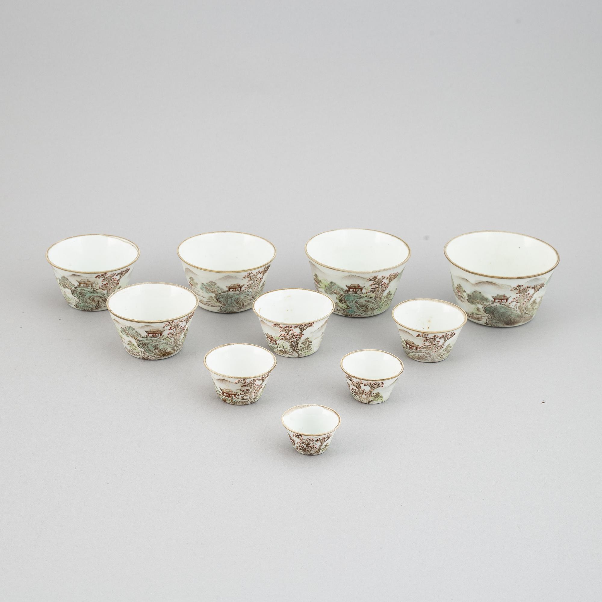 A set of ten famille rose bowls, early 20th century.