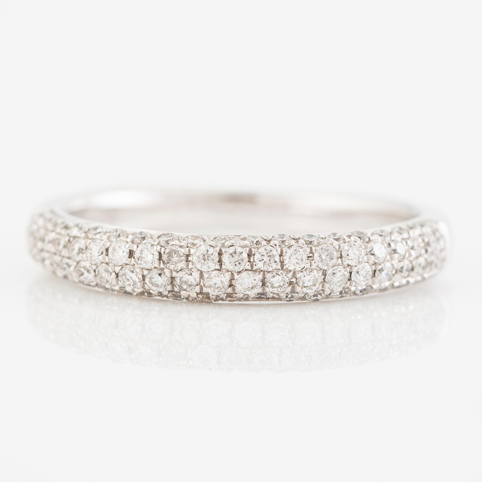 Ring, 18K white gold with small brilliant-cut diamonds.