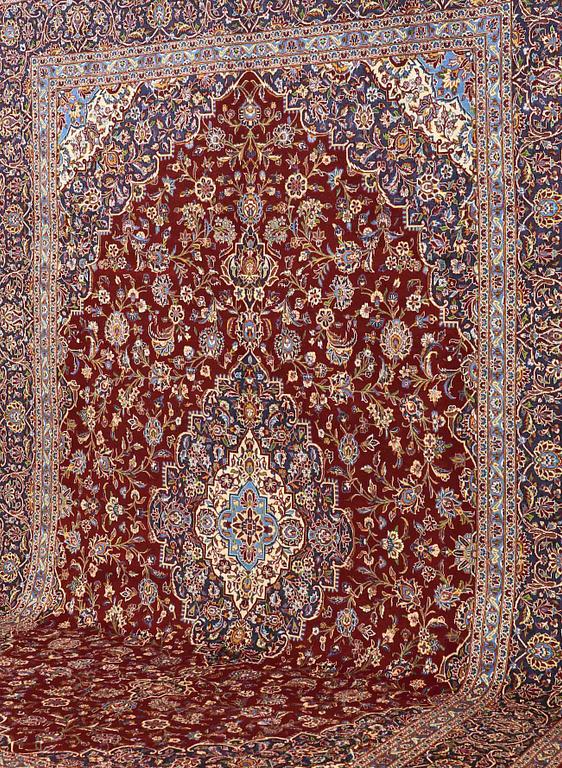 A carpet Kashan, around 460 x 300 cm.