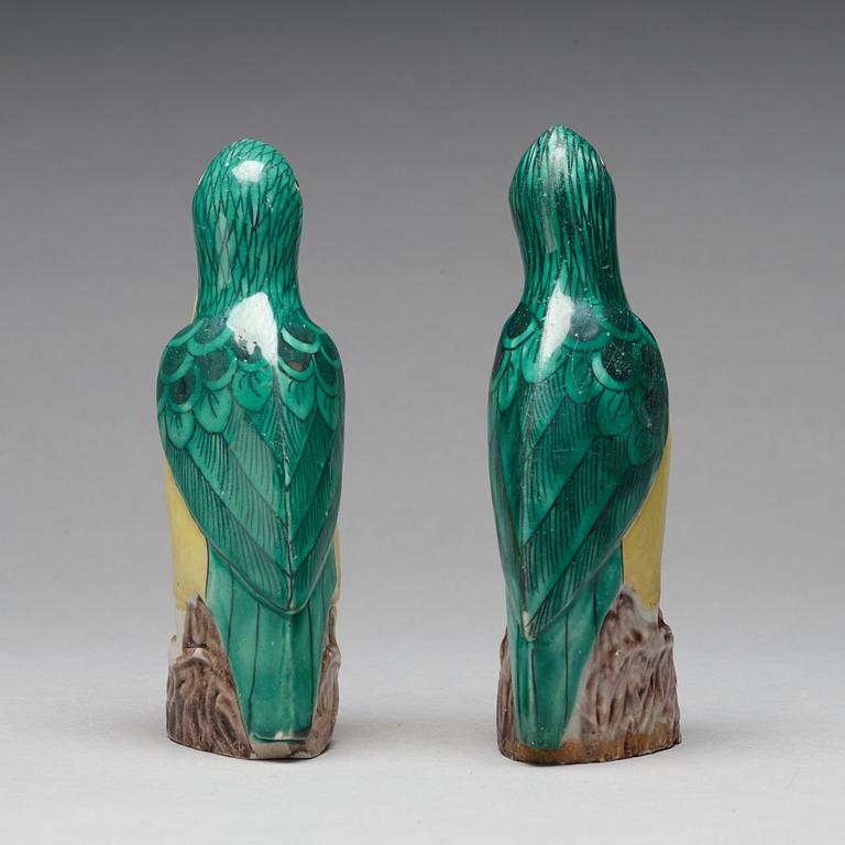 A pair of Chinese porcelain figures of parrots, circa 1900.