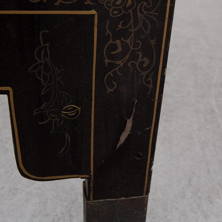 A chinese screen with stone inlay, first half of the 20th Century.