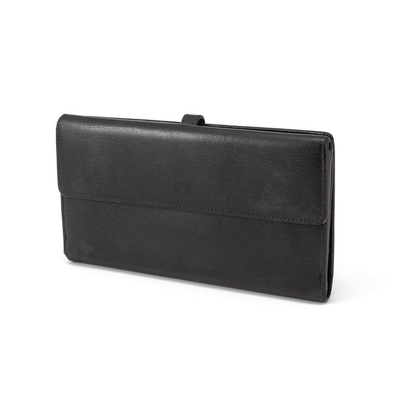 A black leather wallet by Chanel 2004/2005.