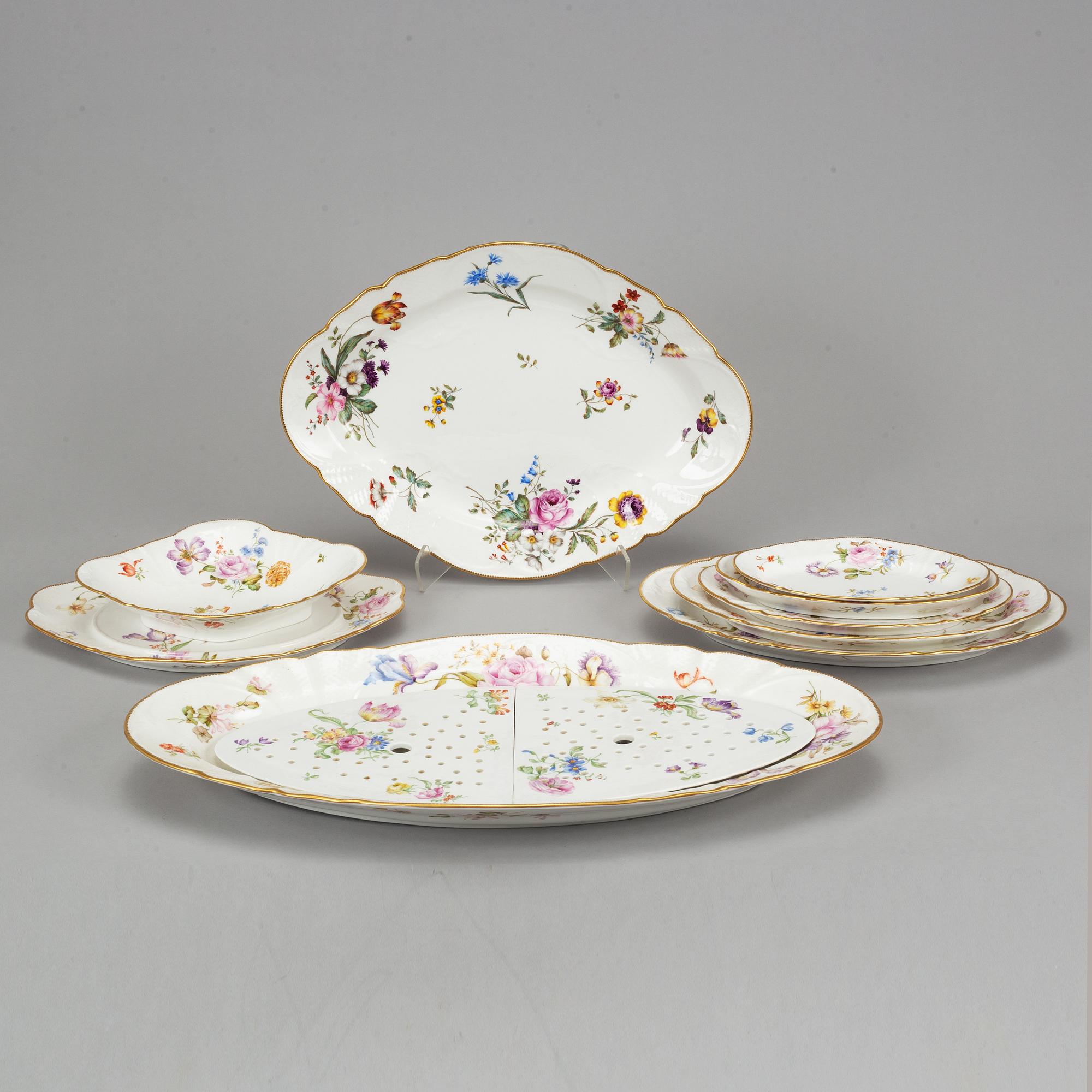 Rörstrand, a 151 part porcelain service, 1920-1938.