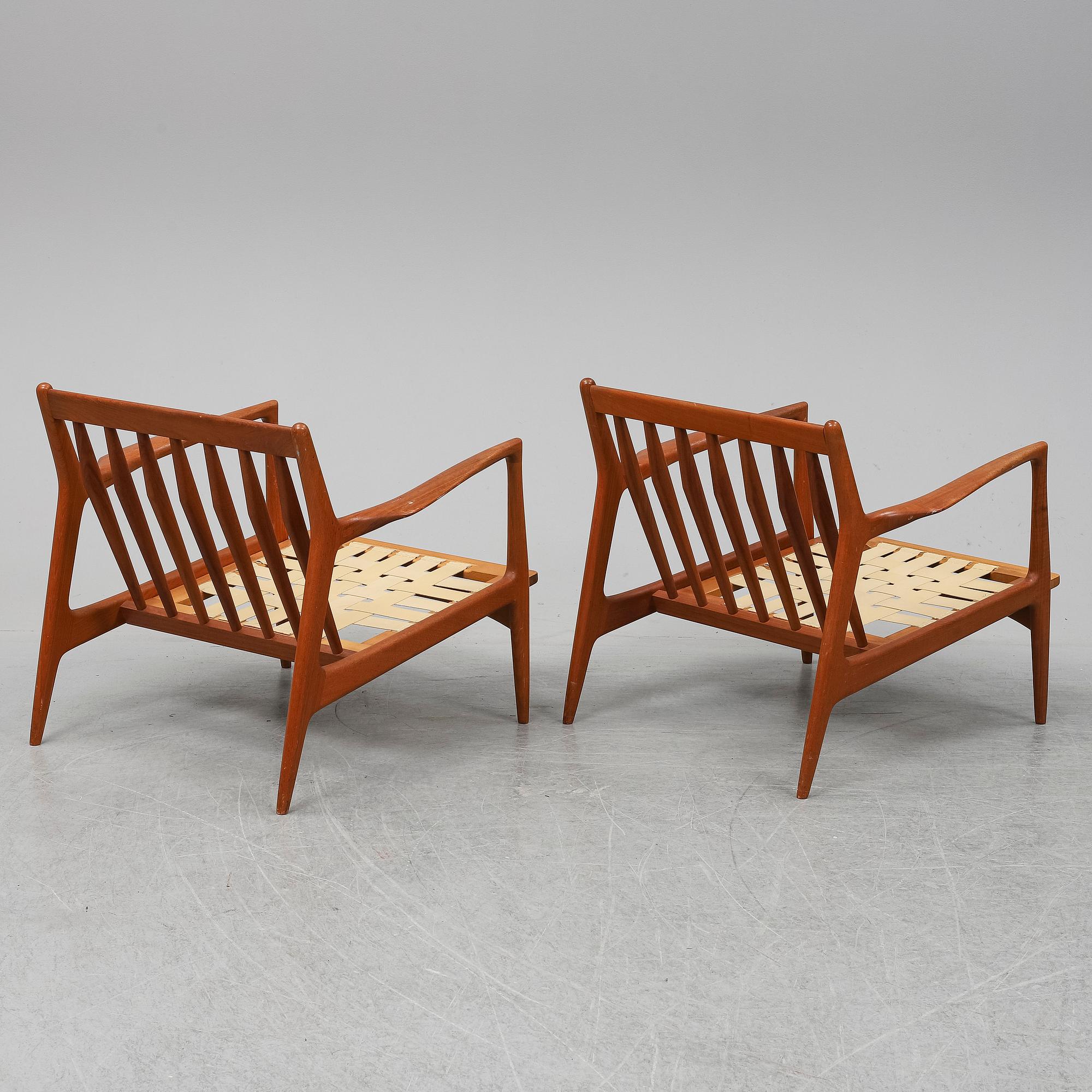 A pair of late 20th Century easy chairs.