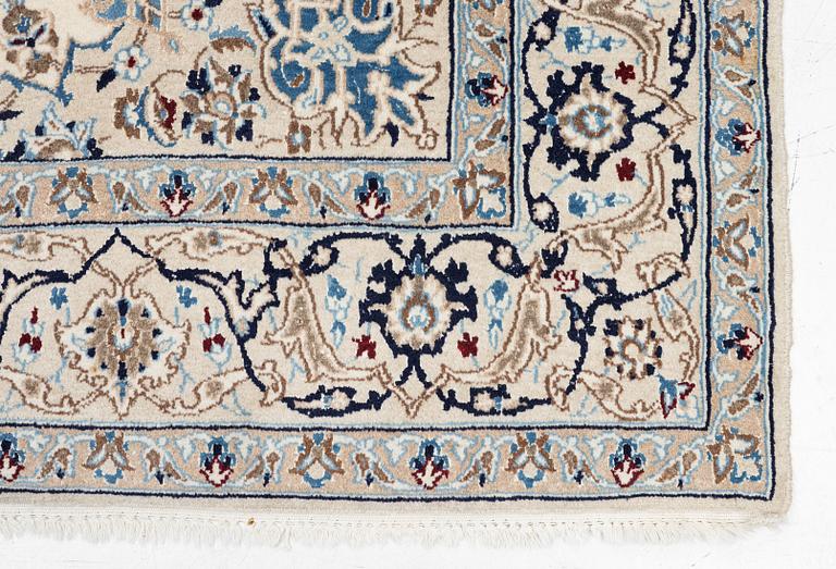 Carpet, Nain approx. 255 x 162 cm.