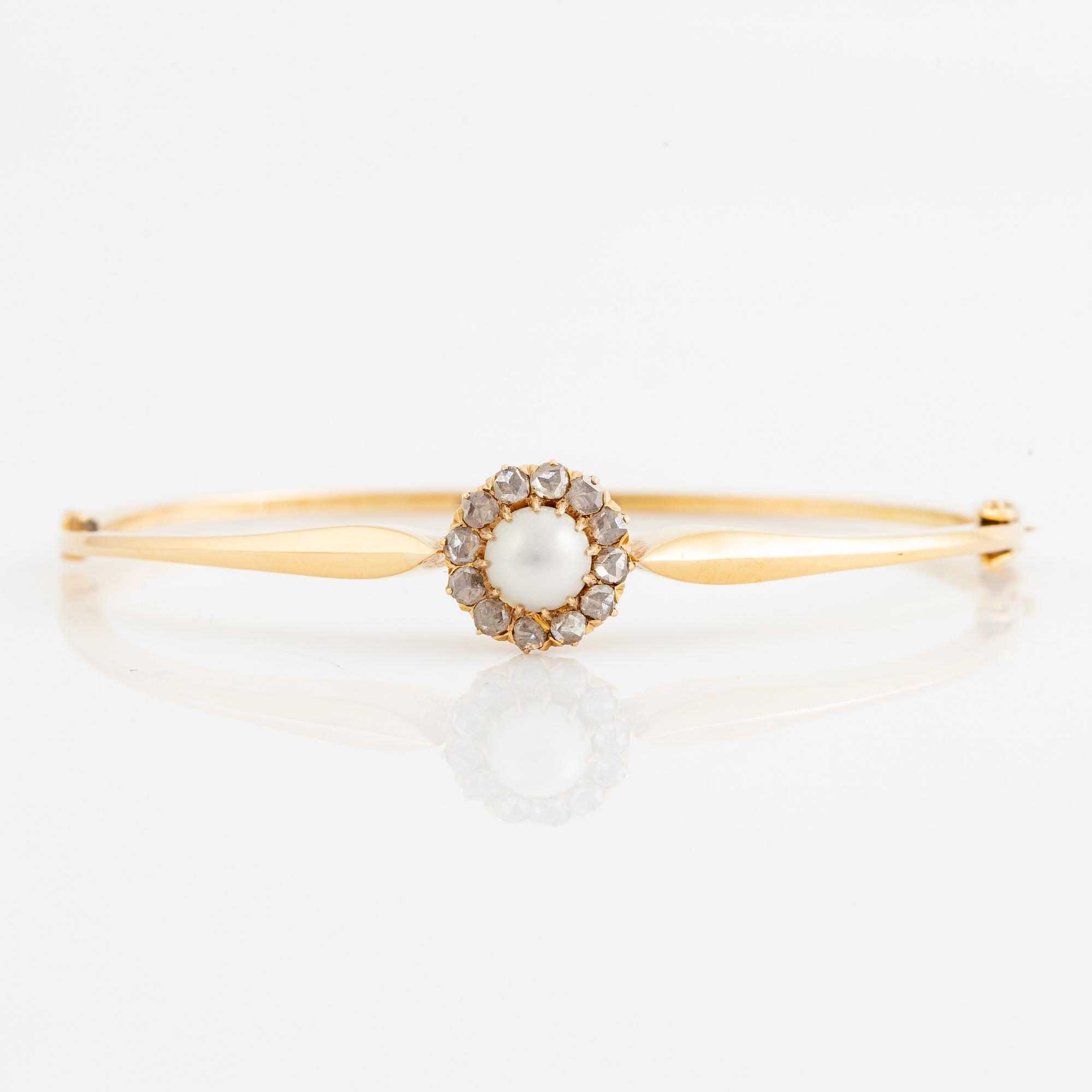 Bracelet in 18K gold with a half-pearl and rose-cut diamonds.