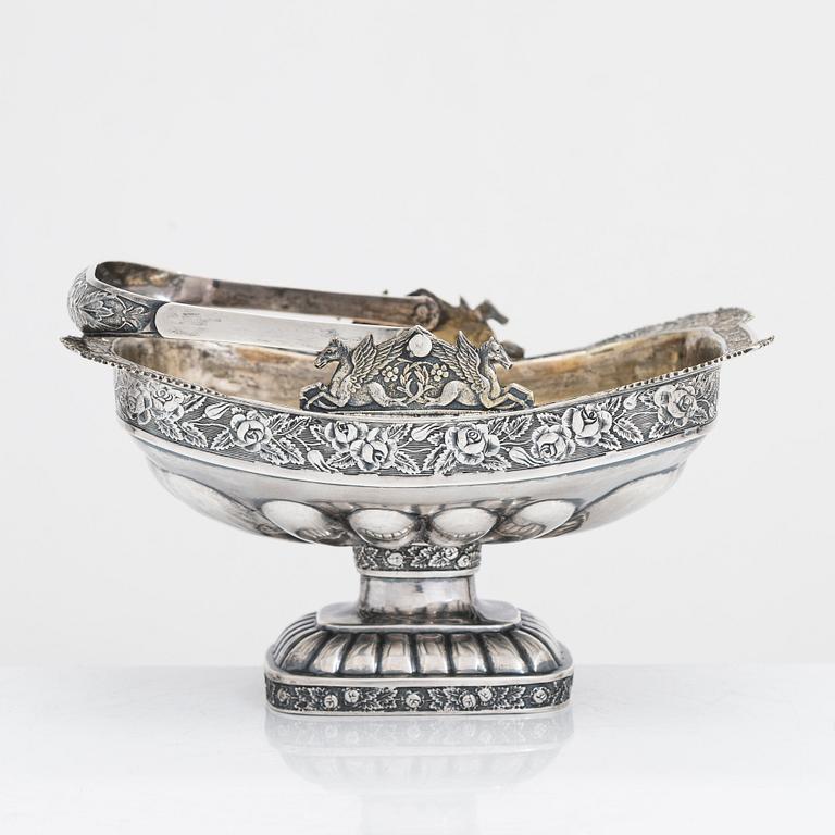 Johan Fredrik Åkerblom, konfektkorg, silver, delvis förgylld, S:t Petersburg, Ryssland 1839.