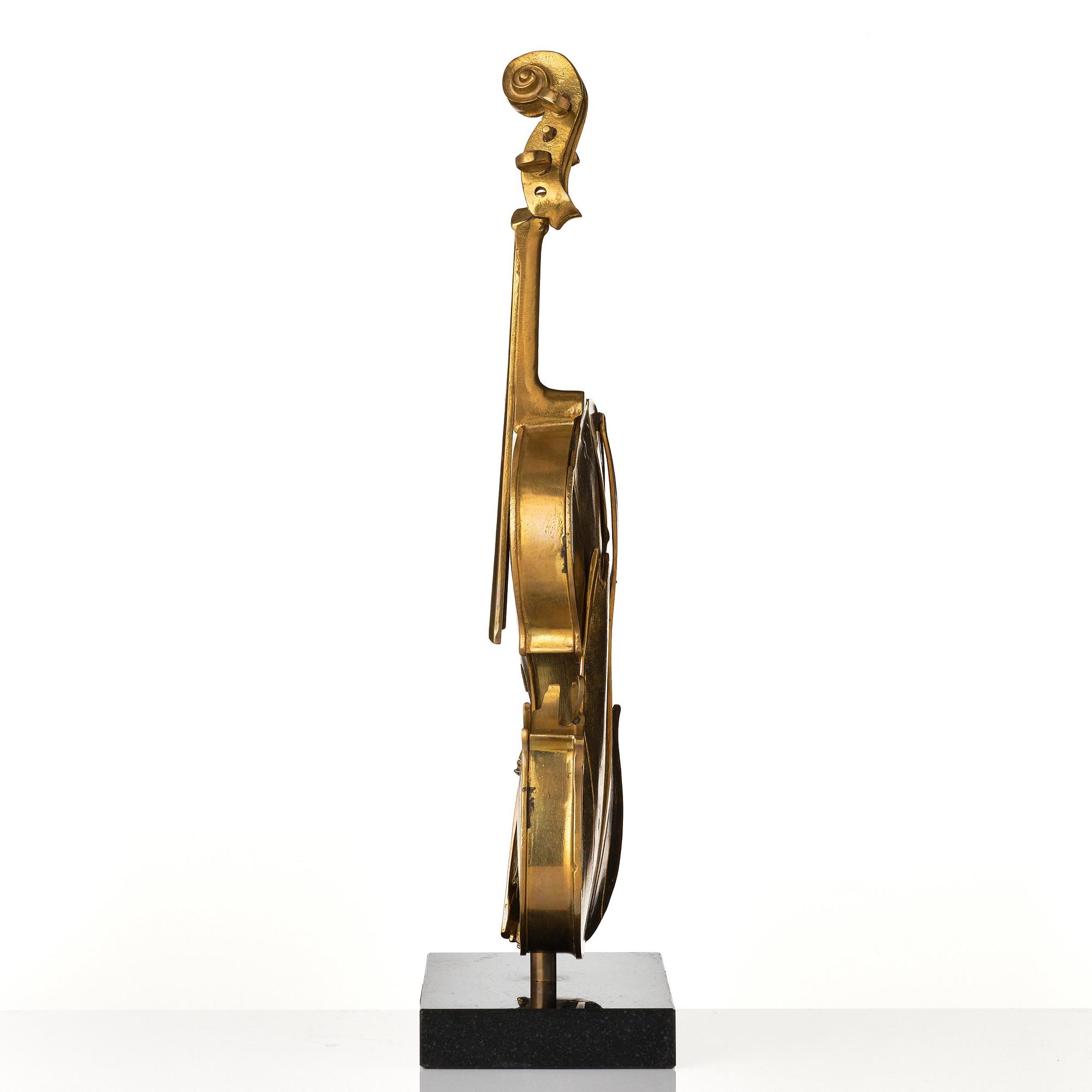 Arman (Armand Pierre Fernandez), "Le Tombeau de Paganini".