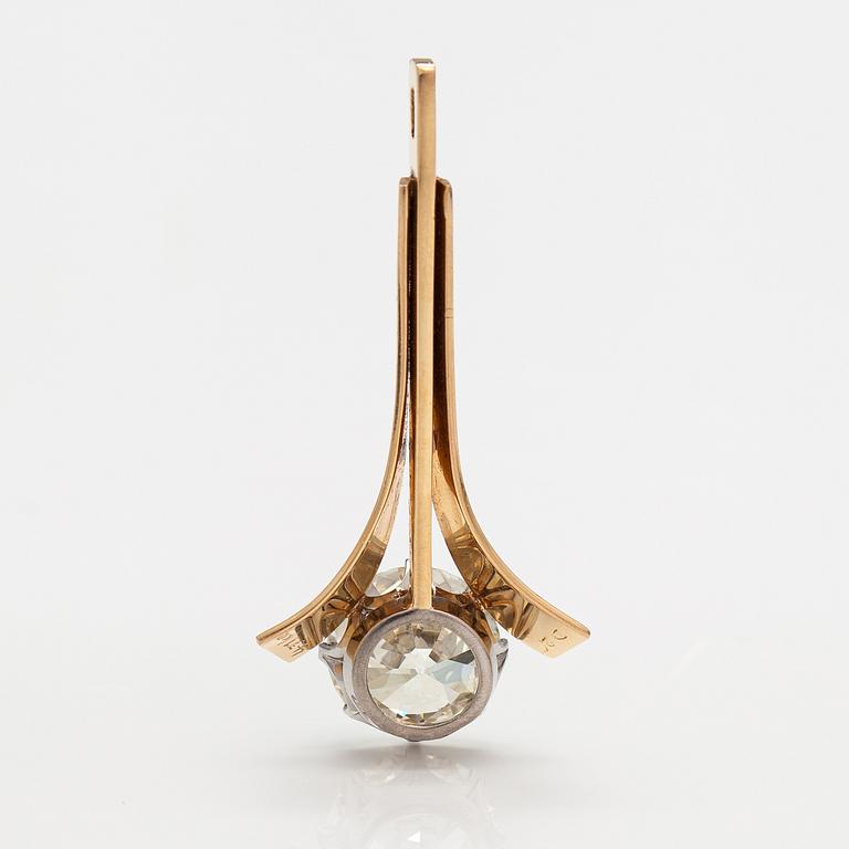 An 18K gold pendant with an old-cut diamond ca. 4.71 ct. Kultakeskus, Hämeenlinna 1973.