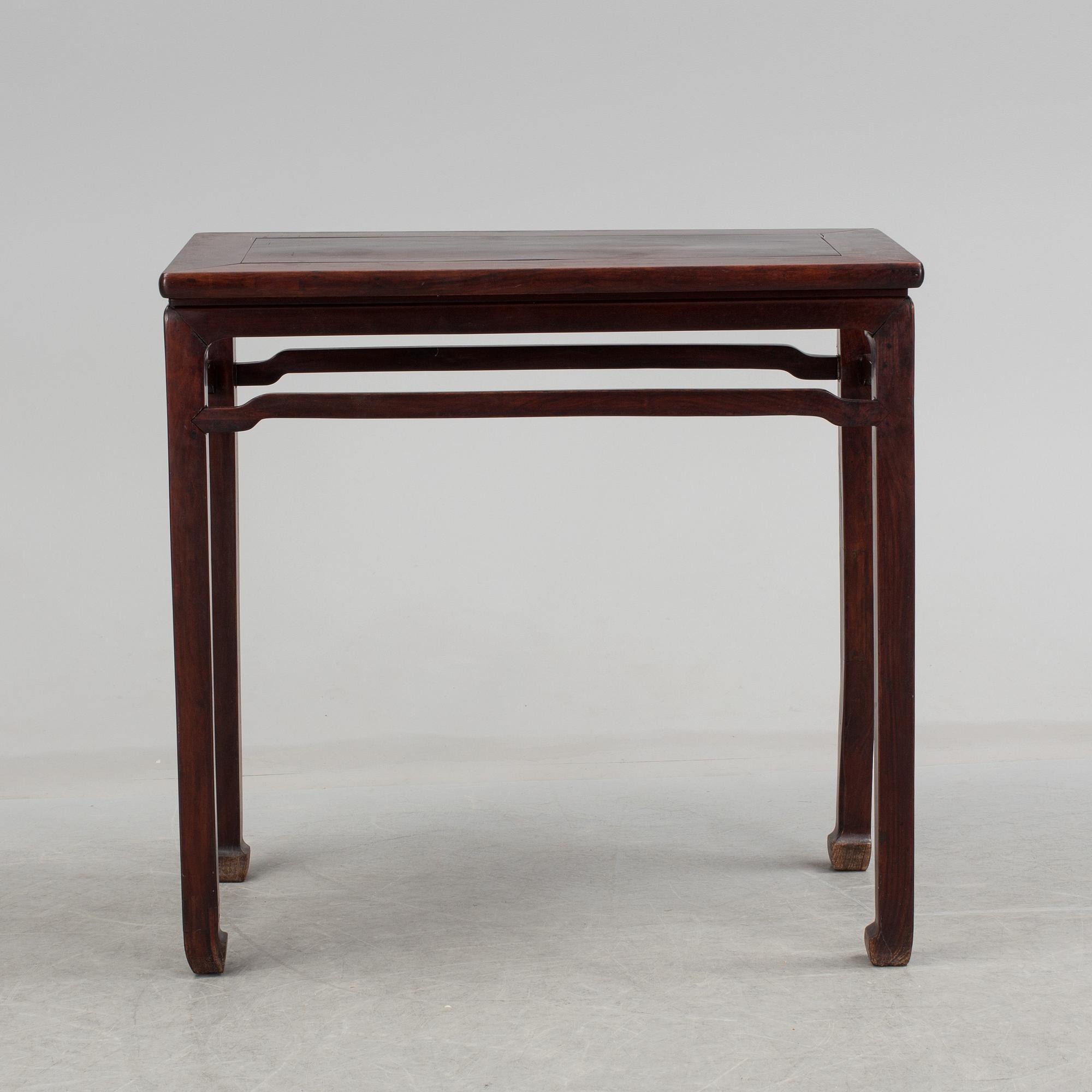 A hardwood altar table, Qing dynasty (1644-1912).