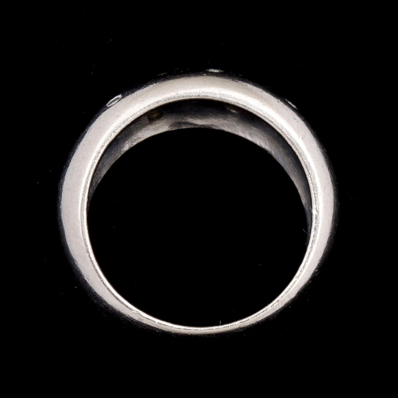 RING, 18k vitguld, 10 mindre åttkantslipade diamanter ca 0.10ct. Vikt ca 9,5g.