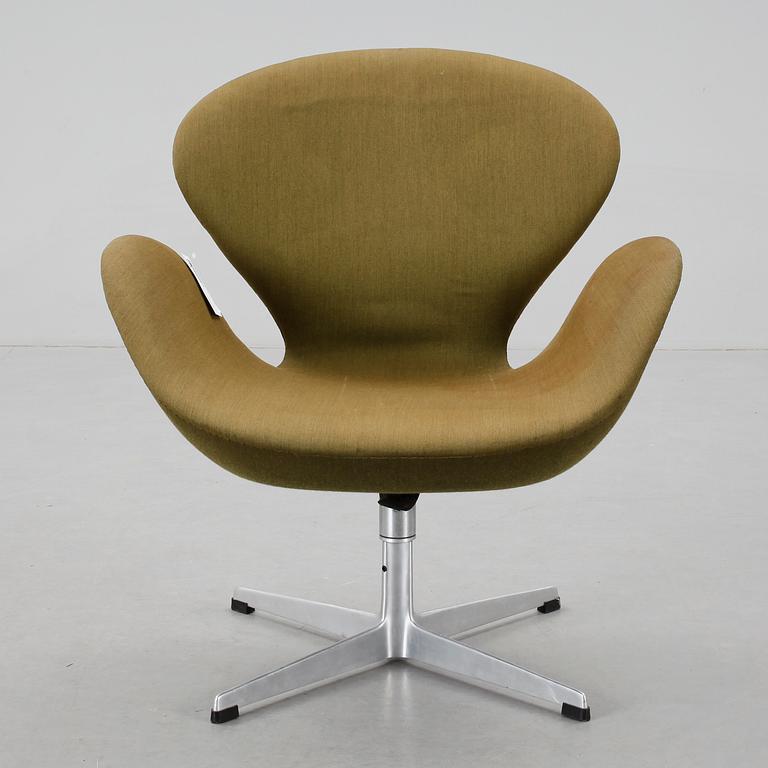 FÅTÖLJ, "Svanen", Arne Jacobsen, Fritz Hansen, Danmark.