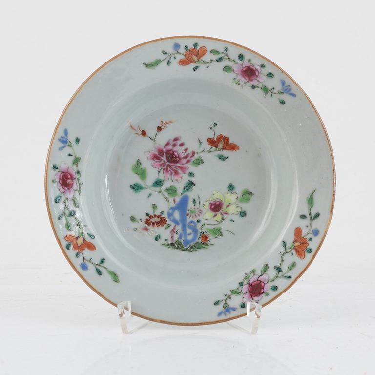 A Chinese export porcelain plate, a dessert dish and a cup, Qing dynasty, Kangxi (1662-1722) and Qianlong (1736-95).