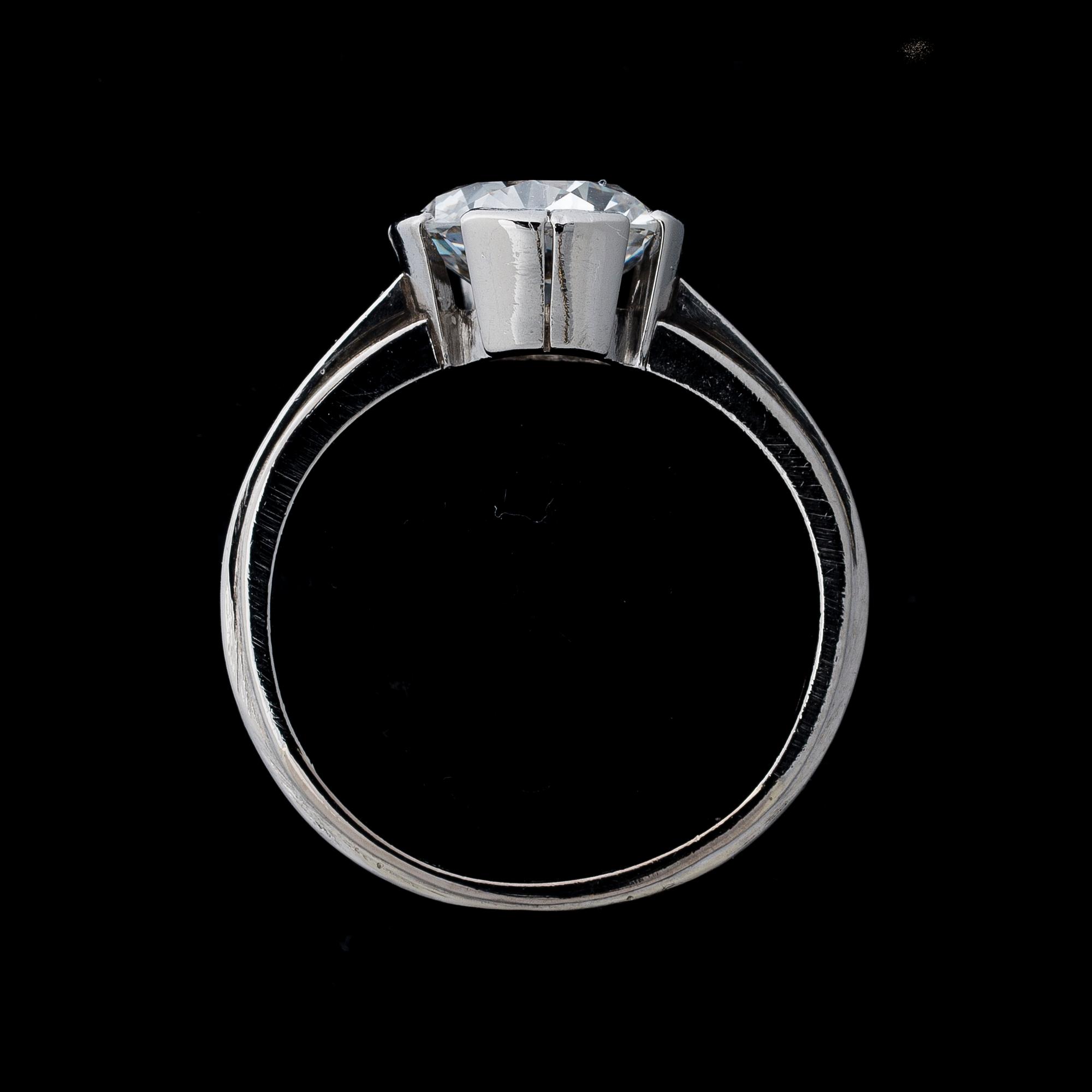 RING, briljantslipad diamant, platina. A. Tillander, Helsingfors.