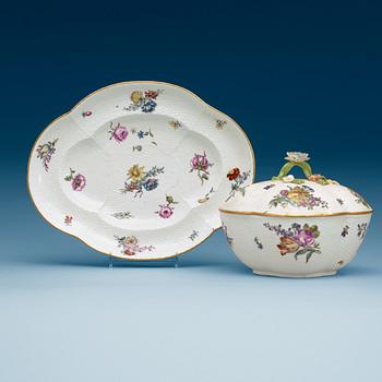 861. TERRIN med LOCK och FAT, porslin. Meissen, 1800-tal.