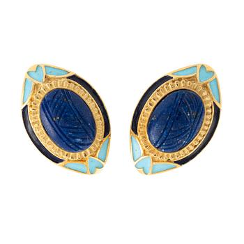 443. A pair of earrings in 18K gold with lapis lazuli and enamel.