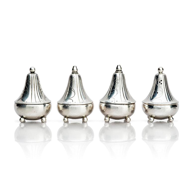 Georg Jensen, ströare, 4 st, sterling silver, design Harald Nielsen, Köpenhamn 1933-44, 1 st Köpenhamn efter 1945.