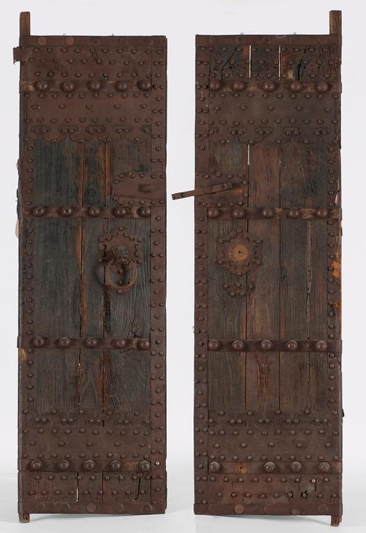 DÖRRAR, ett par. Kina.