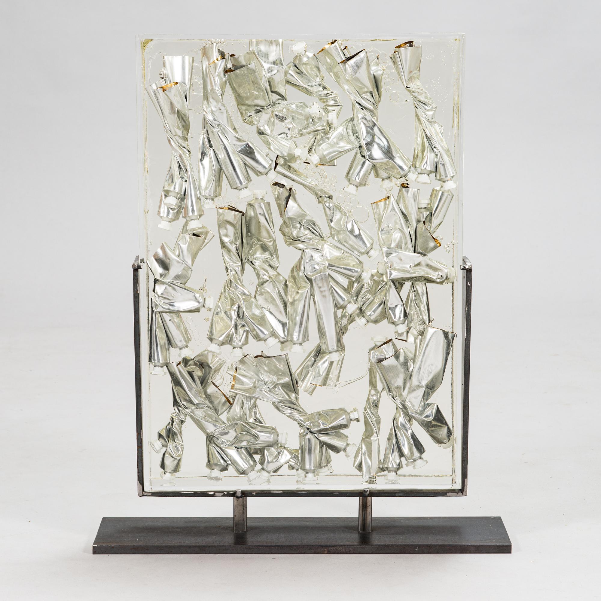 Sami Rinne, skulptur, gjutharts, signerad och daterad -20.