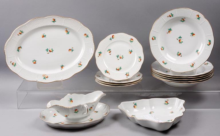 MATSERVIS, 23 delar, porslin, rokokostil, Herend, 1900-talets andra hälft.
