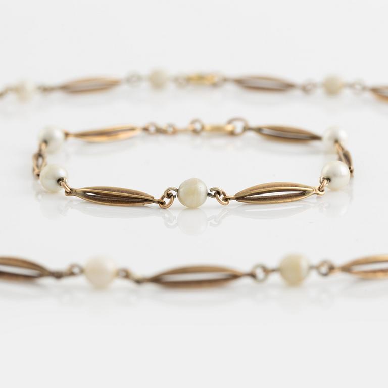 Bracelet and necklace, low fineness gold and pearls.